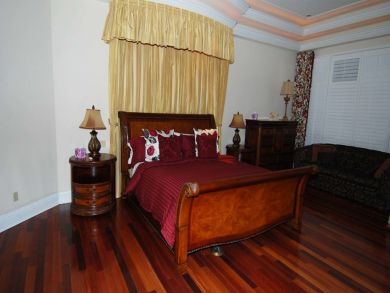 Bedroom 2 with Queen Bed